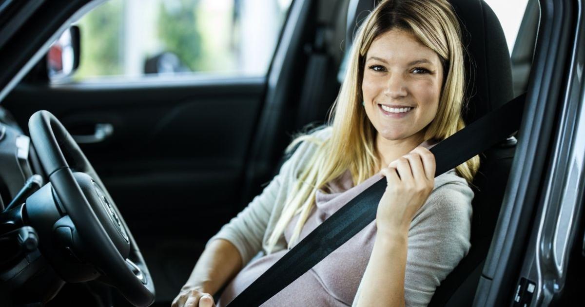 Cinturón de seguridad para el coche en mujeres embarazadas: todo