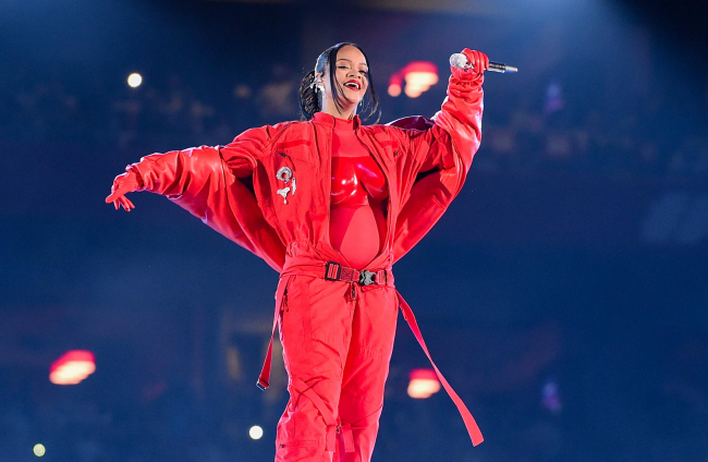 Rihanna durante su actuación en la SuperBowl