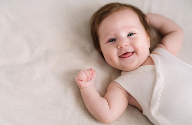 nombres más bonitos de bebé según la ciencia