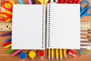 Tener un cuaderno planificador adecuado a su edad y su nivel en el que dejar constancia de las tareas y los exámenes pendientes les ayudará a llevar una mejor organización en sus estudios.