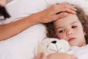 No hay nada que más pueda preocupar a los padres que ese momento en el que, de repente, el termómetro indica que su bebé tiene fiebre. ¿Qué debemos saber sobre ello?