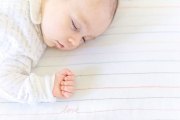 ¿Cada vez que pones al bebé en la cuna rompe a llorar como si no hubiera mañana? Hemos encontrado un método perfecto y muy sencillo de seguir para conseguir que se duerma sin llantos, ni dramas para nadie: El Método EASY.