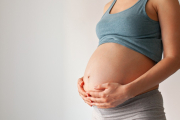 Se denomina así cuando se produce en la placenta, lo cual puede poner en riesgo el embarazo.