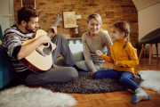 10 canciones en español perfectas para dedicarles a tus hijos