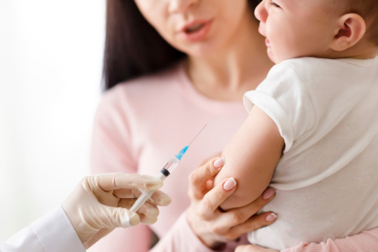 No es obligatoria ni está financiada por el Estado, pero el Comité Asesor de Vacunas de la Asociación Española de Pediatría recomienda que se le suministre “a todos los lactantes pequeños”.