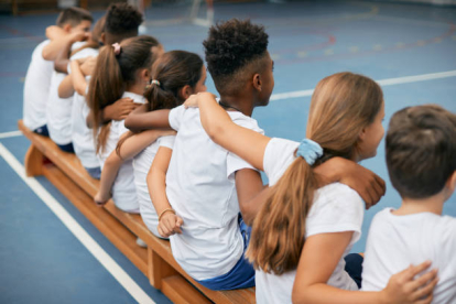 La empatía, el respeto y la aceptación son valores que los alumnos desarrollan cuando en las clases de educación física se integran prácticas de deporte inclusivo.
