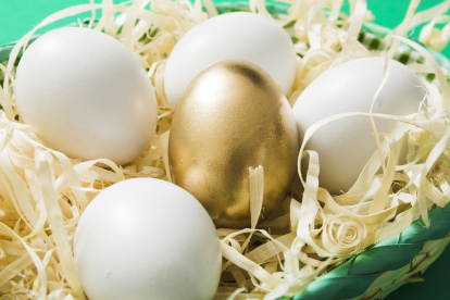Cuento infantil: la gallina de los huevos de oro