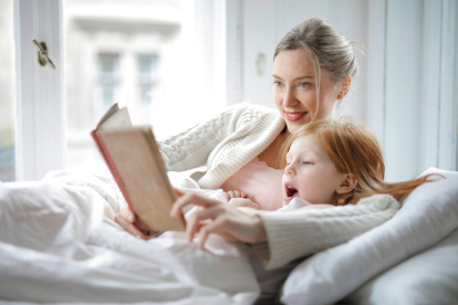 Leer un cuento a tus hijos crea un vínculo especial