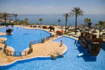 Hotel Holiday World Resort, en Benalmádena, Málaga