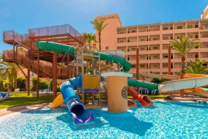 Hotel Magic Tropical Splash, en Cala de Finestrat, Alicante