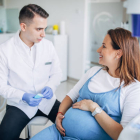 Mujer embarazada en el dentista