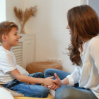 Cualquier momento es bueno para hablar con tu hijo, afirma la psicóloga de la Universidad de Harvard, Roberta Rolland.