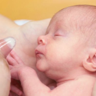 La utilización de pezoneras puede ser de gran utilidad en bebes pequeños, prematuros o con dificultad para el agarre por poca fuerza de succión.