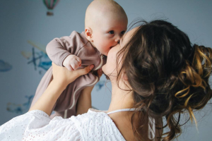 Cosas que un bebé puede tragarse y no son tóxicas