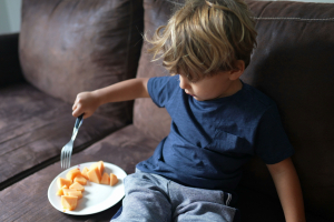 Educación Nutricional: ¿Qué pasa cuándo su hijo se come una bolsa de  gusanitos?