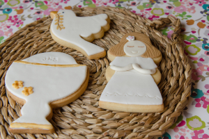 Cookies for a First Communion decorated with fondant