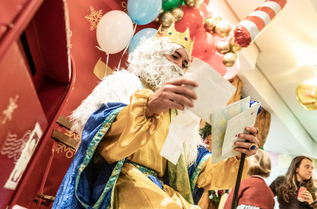 El Rey Mago durante el evento navideño de SerPadres