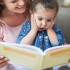 Independientemente de la edad que tenga nuestro hijo/a, leerle un cuento puede proporcionarle muchísimos beneficios.