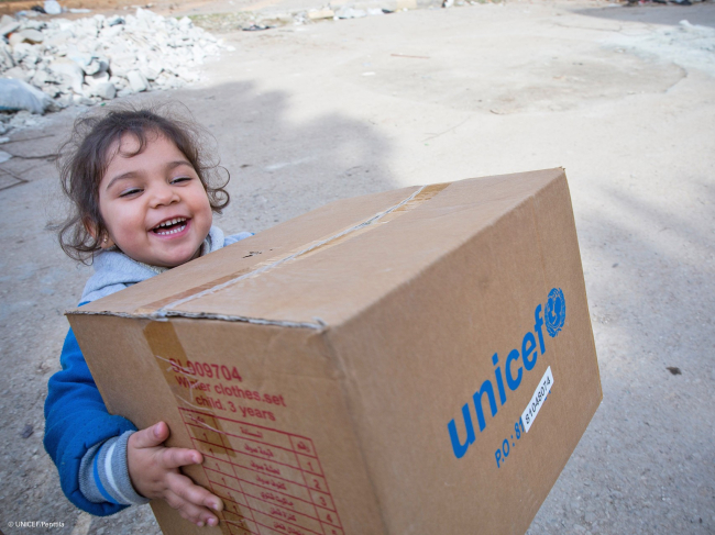 La alegría de recibir los regalos que se envían desde UNICEF