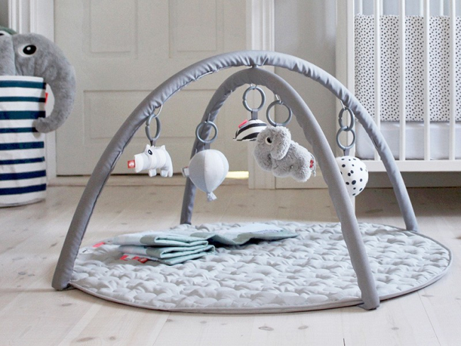 Gimnasios o alfombras de actividades para a bebé