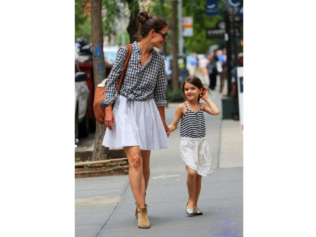 Katie Holmes y su hija Suri Cruise. Fuente: Pinterest